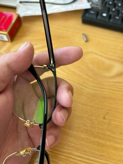 要是眼镜掉皮了要采取什么办法 要是眼镜掉皮了要采取什么办法