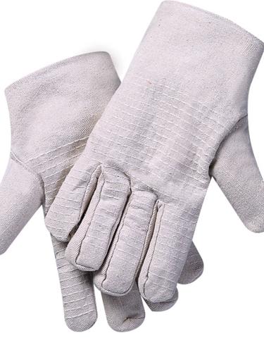 为啥工厂在采购劳保用品时,总是要配置劳保手套?原因很现实 为啥工厂在采购劳保用品时,总是要配置劳保手套?原因很现实