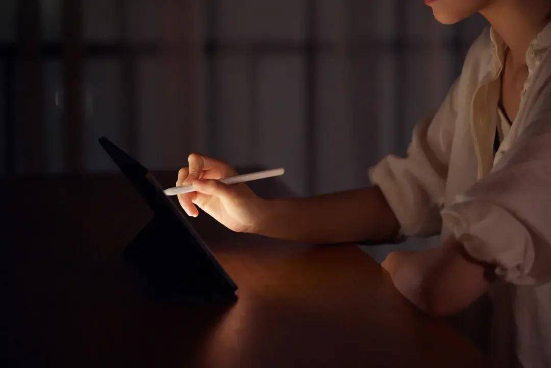 防蓝光眼镜真的有用吗<strong></p>
<p>防蓝光镜片
</strong>？:防蓝光镜片
