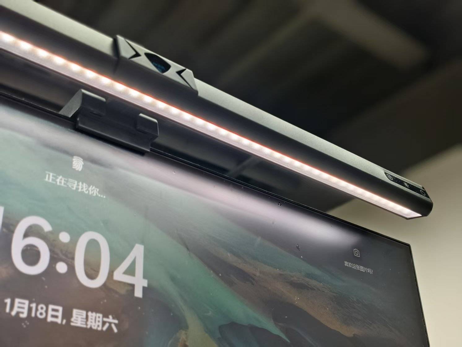 久看电脑眼睛难堪重负<strong></p>
<p>防蓝光镜片
</strong>？书客SKR1屏幕挂灯帮你过滤蓝光、防频闪:防蓝光镜片
