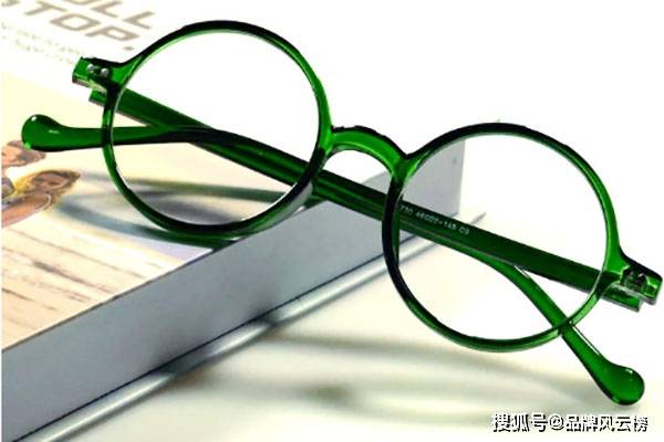 老花镜揭秘：贴心放大，轻松应对时光:老花镜