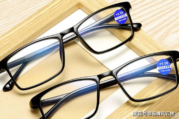 老花镜揭秘：贴心放大<strong></p>
<p>老花镜
</strong>，轻松应对时光:老花镜
