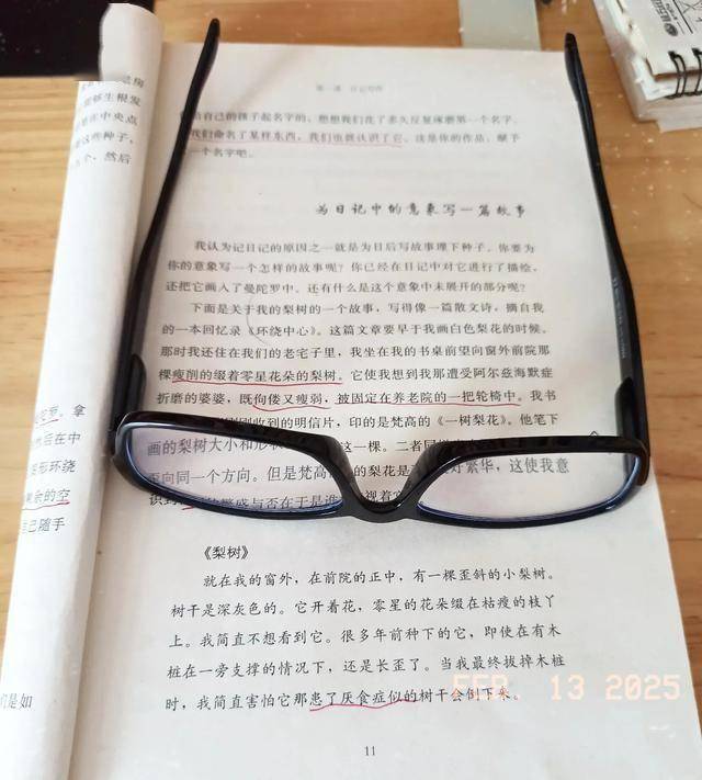 我才52岁<strong></p>
<p>老花镜
</strong>，家里到处都是老花镜，看书写字刷手机，都离不开眼镜了:老花镜

