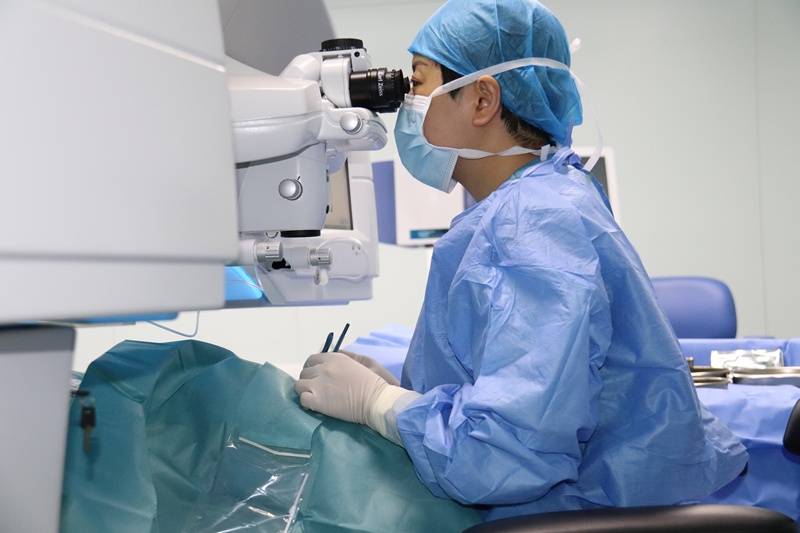 贵州普瑞眼科陈曦主任详解近视手术：科学选择 理性“摘镜”:近视镜