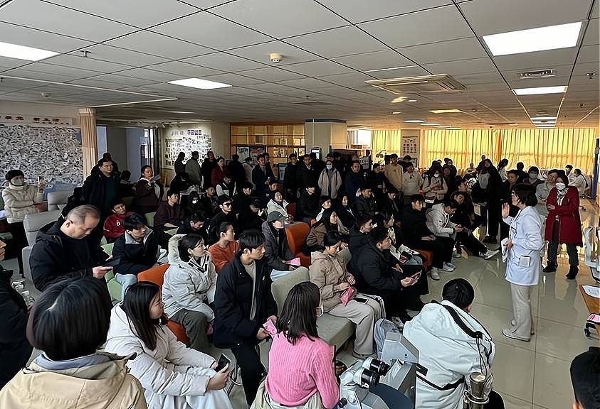 医线直击|高峰期近视手术每天50台<strong></p>
<p>近视镜</strong>！从寒假摘镜热到开学护眼战:近视镜