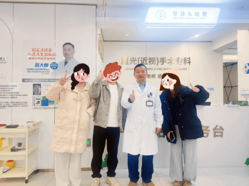 南昌近视：从近视到“人均视力1.2”！华厦眼科陈大复助力家庭摘镜:近视镜