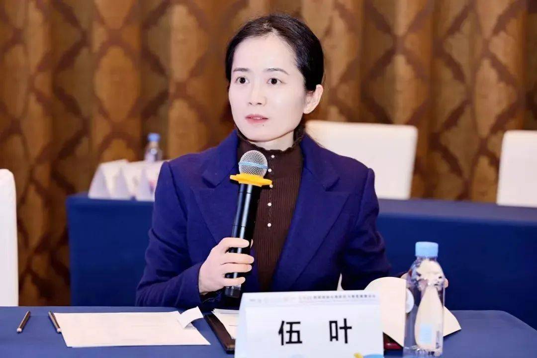 防控新“镜”界丨唯尊智多星系列<strong></p>
<p>近视镜</strong>，助力近视管理:近视镜