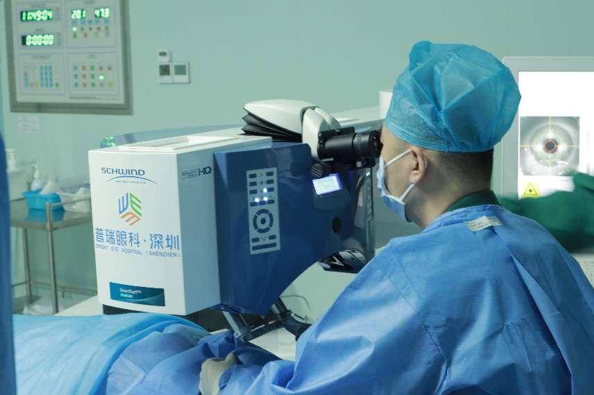 《“镜”到“睛”：徐洋涛院长在深圳速度下的近视逆袭》:近视镜